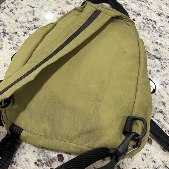 lululemon backpack with detachable belt bag - Picture 5 of 16